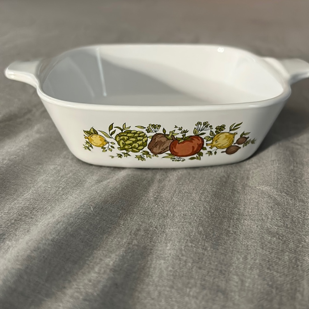 Corning ware, P -41-B 1 3/4 cup spice of life small dish